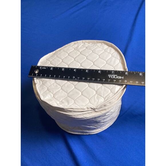 Poinsettia and Ribbons 8 Piece Tea/ Coffe Cup and Plate Set with Storage Case - Picture 12 of 13